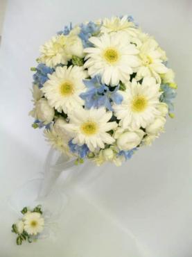 ジューンブライドの素敵なブーケ 花屋ブログ 愛知県名古屋市西区の花屋 サクラヤ花店にフラワーギフトはお任せください 当店は 安心と信頼の花 キューピット加盟店です 花キューピットタウン